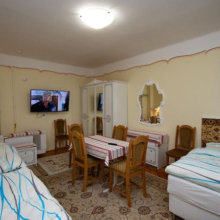 Amalia Apartman Gyula Εξωτερικό φωτογραφία