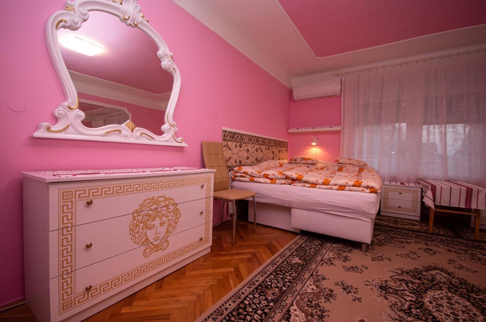 Amalia Apartman Gyula Εξωτερικό φωτογραφία