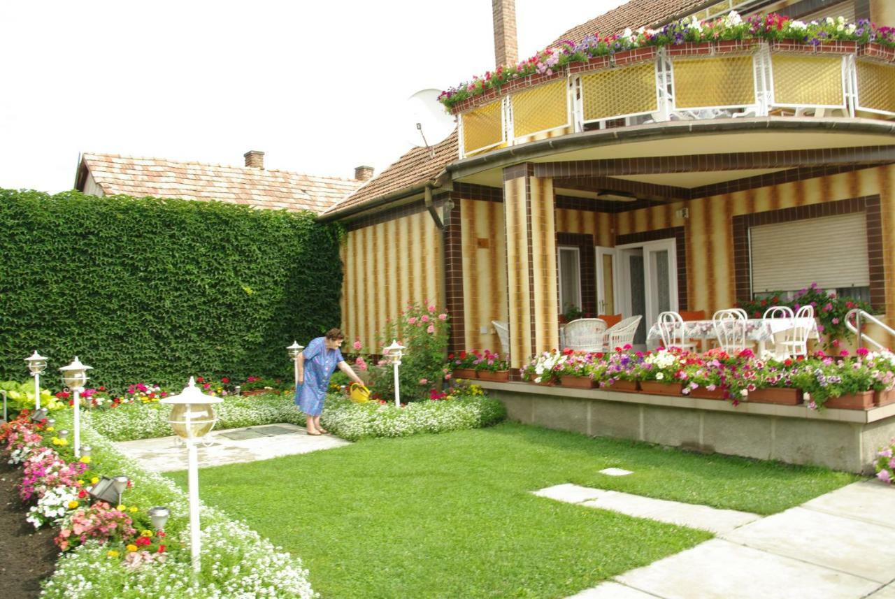 Amalia Apartman Gyula Εξωτερικό φωτογραφία