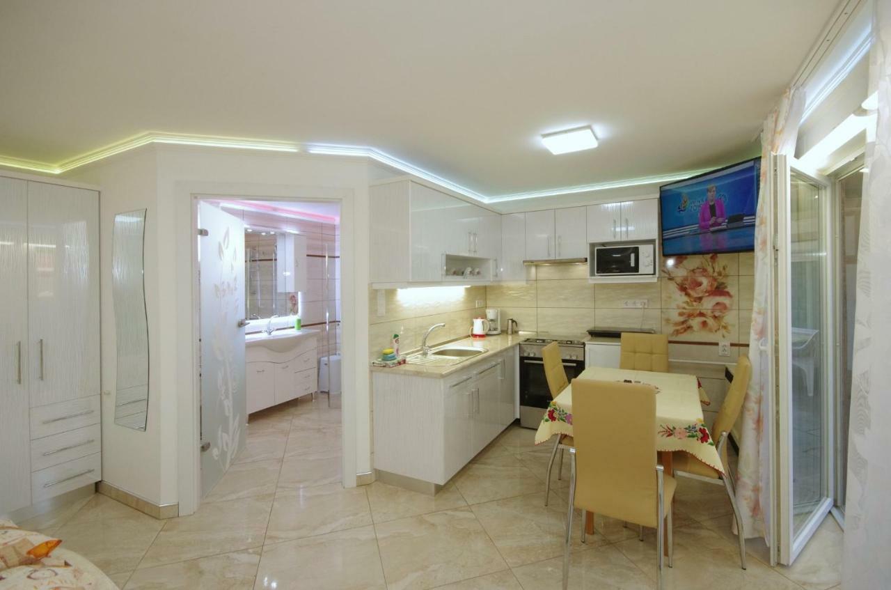 Amalia Apartman Gyula Εξωτερικό φωτογραφία