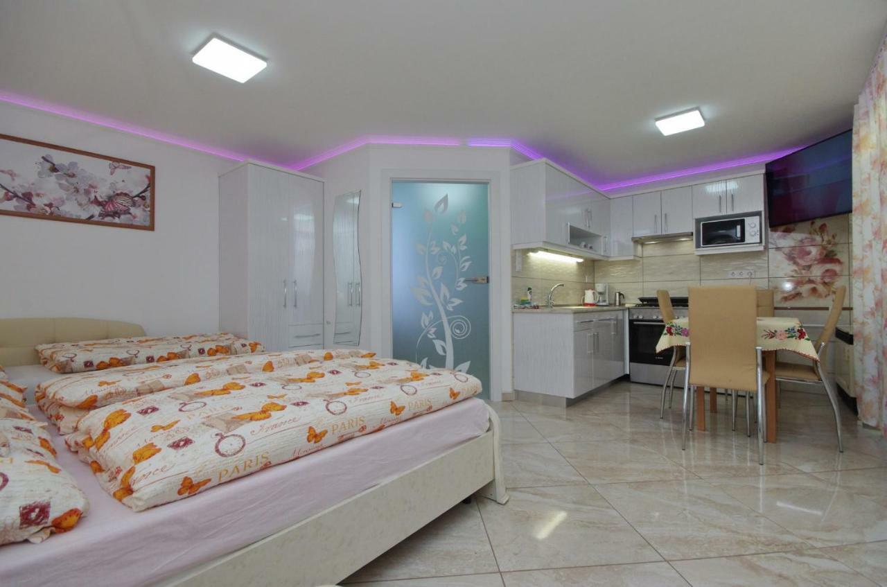 Amalia Apartman Gyula Εξωτερικό φωτογραφία