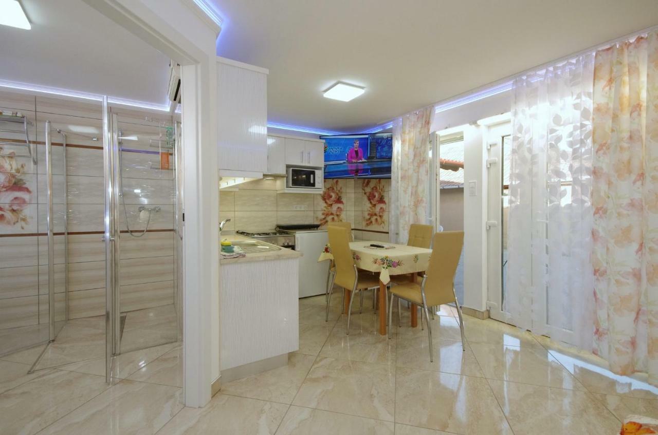 Amalia Apartman Gyula Εξωτερικό φωτογραφία