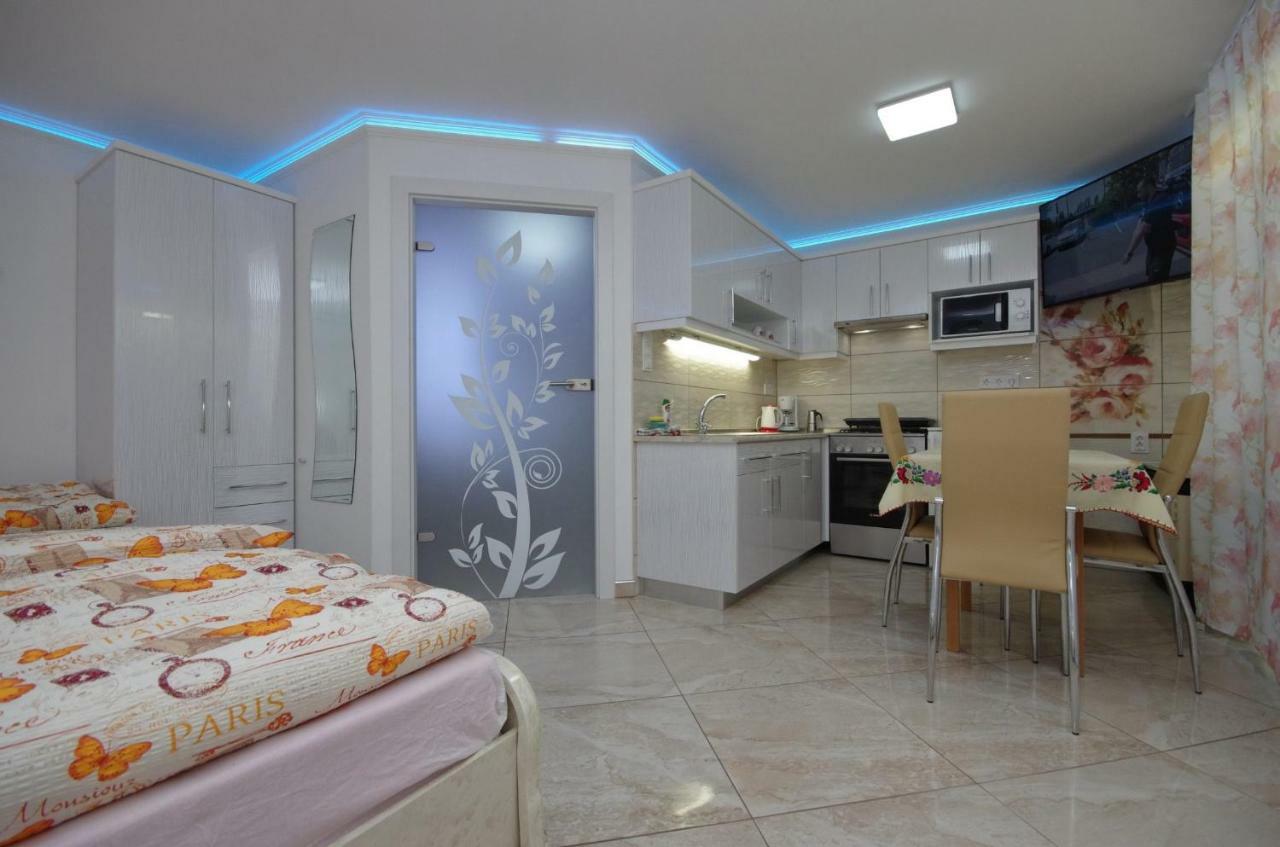 Amalia Apartman Gyula Εξωτερικό φωτογραφία